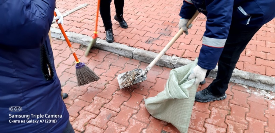 Орталық қызметкерлері сенбілікке шықты